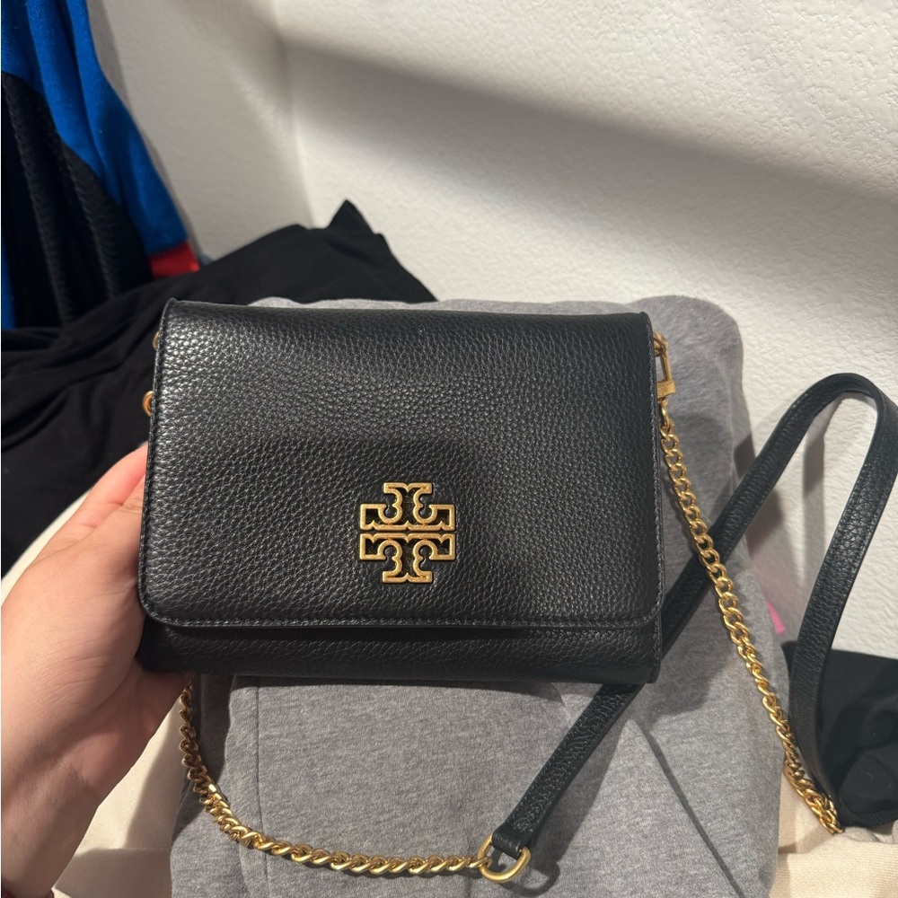Tory Burch crossbody wallet